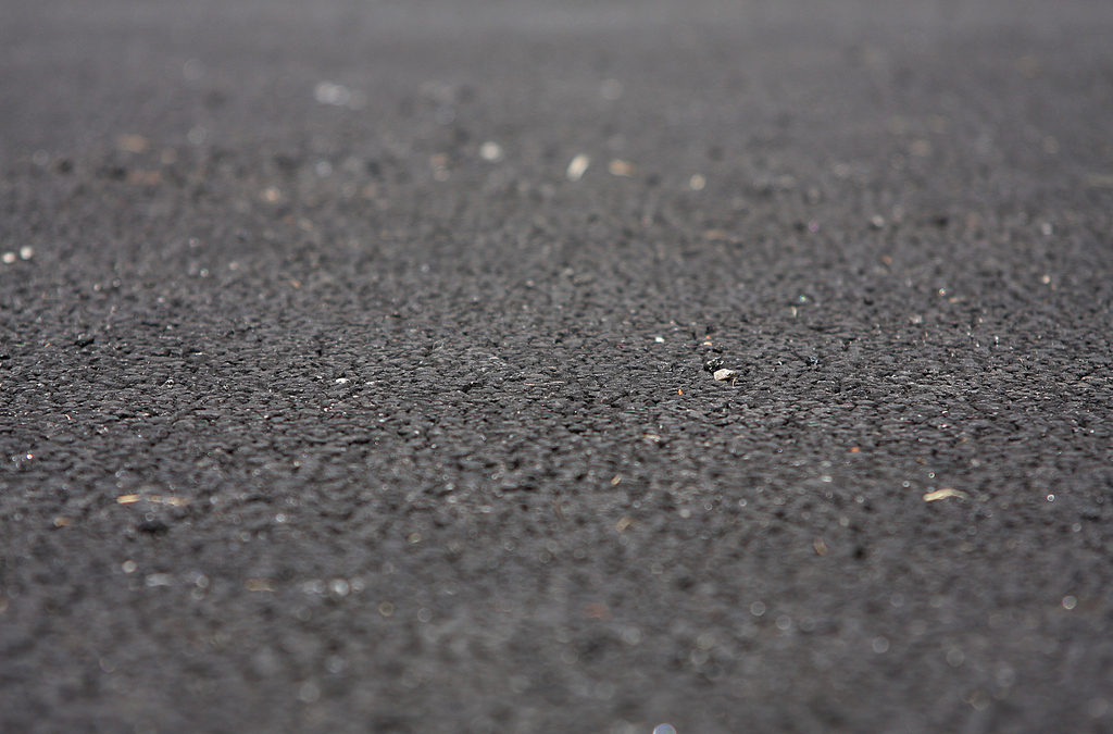 Manutenzione consigliata per una strada ricoperta di asfalto poroso o auto-drenante.